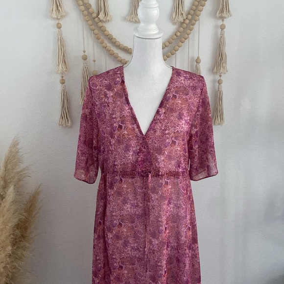 Boutique sheer ruffle v neck midi maxi dress burgundy purple pink Amazon medium - Picture 16 of 16